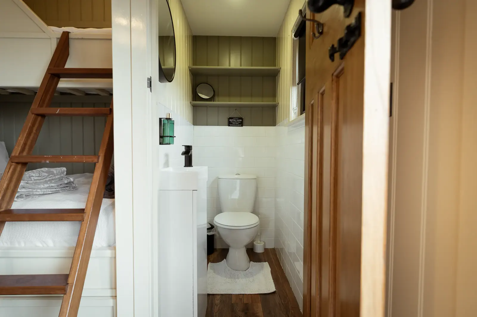 The Shepherds Rests — Bathroom